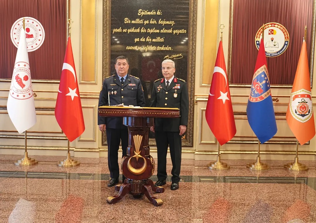 Kırgızistan İç Kuvvetler Komutanı Alb. Damir ALYBAEV ve Beraberindeki Heyet, JSGA Başkanlığını Ziyaret Etmiştir